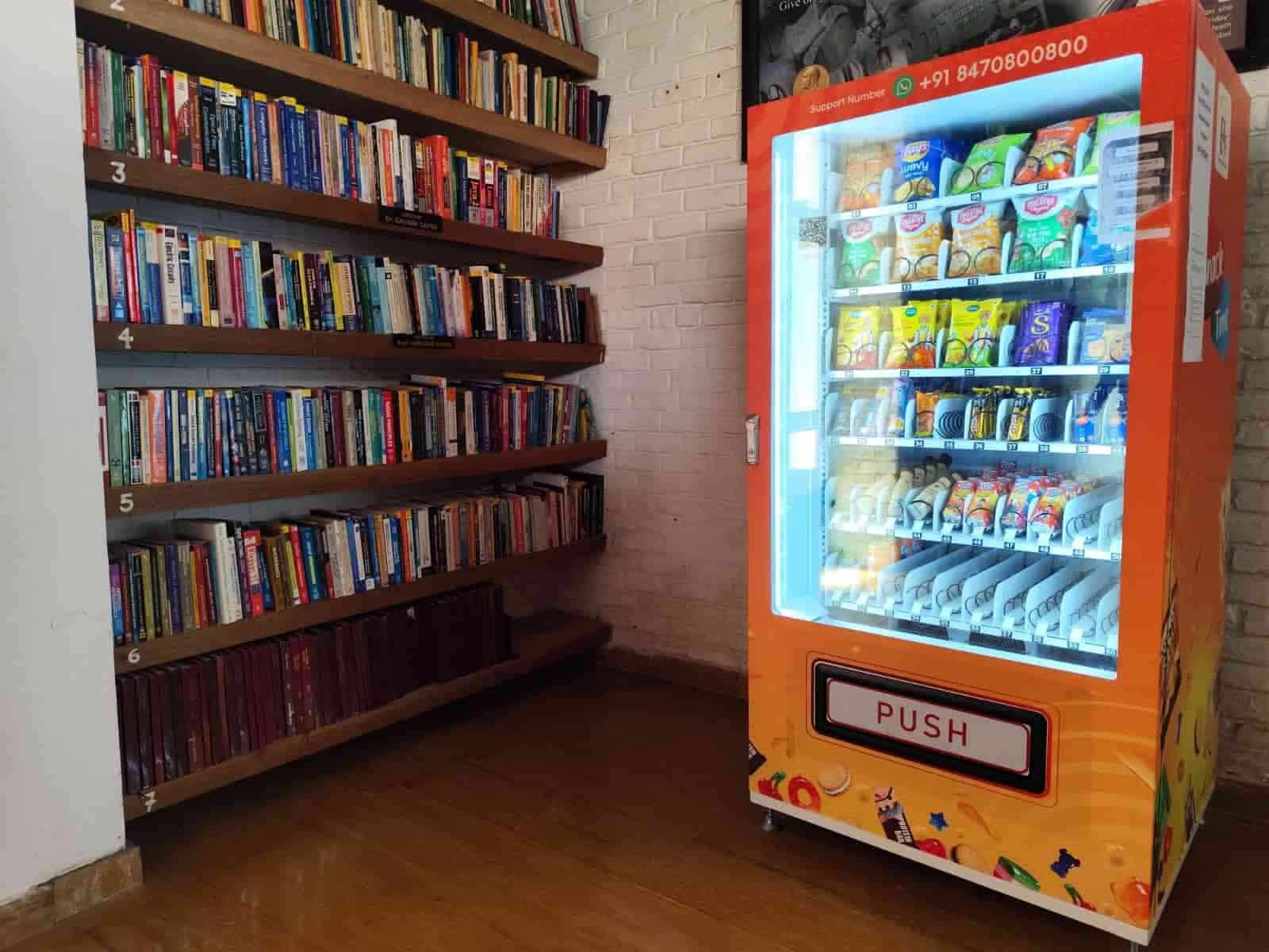 Orion 10 XL vending machine at location