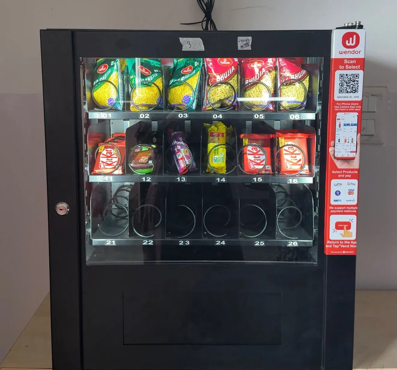 Comet: Compact QR vending with 80–100 capacity.