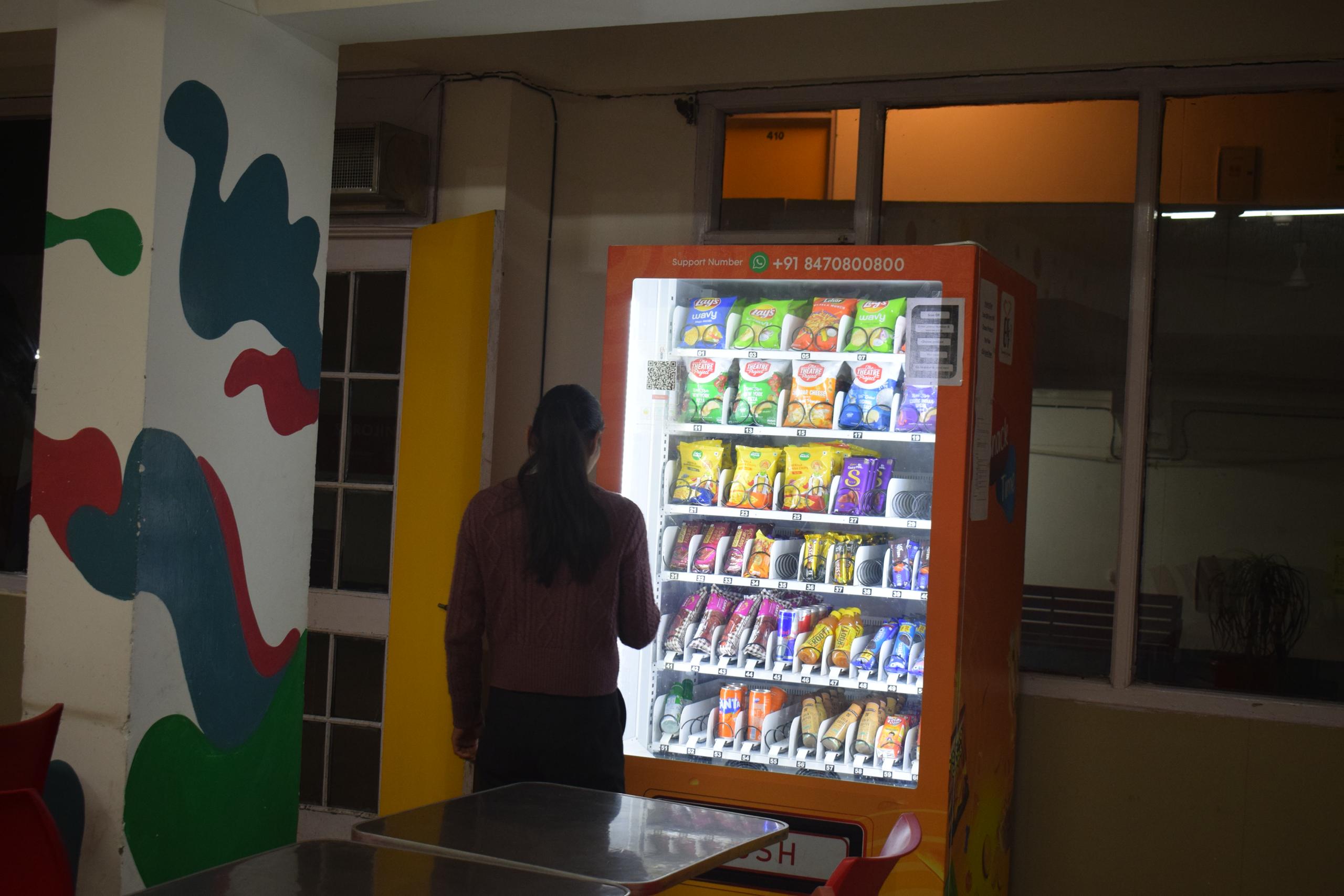 Goods Display Advertising In Vending Machine